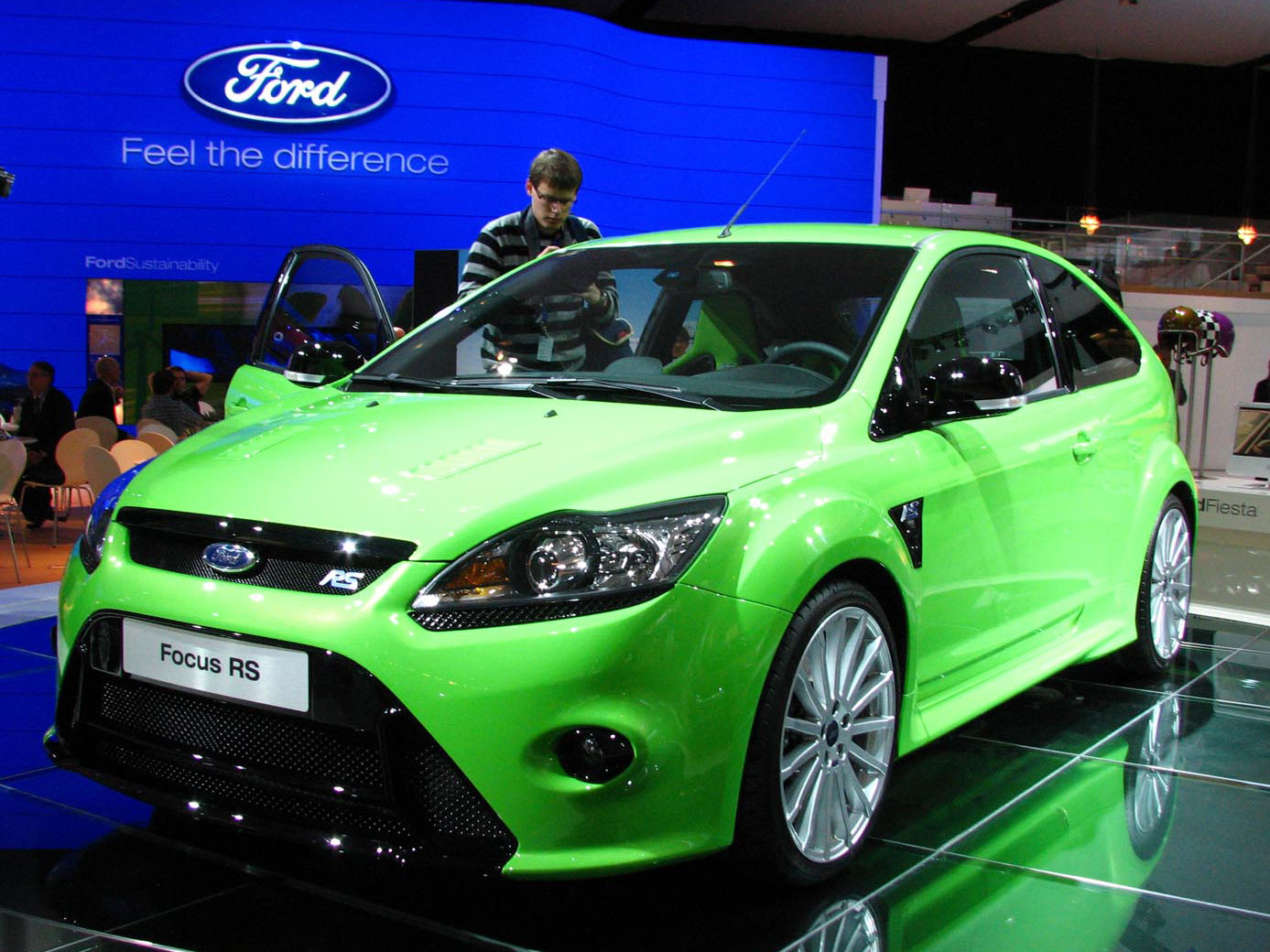 ford-focus-rs-la-paris-2008-promotor