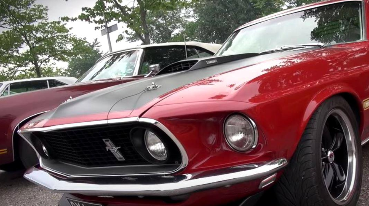 Fotbalistul Adi Popa și A Luat Bolid De Colecție Ford Mustang Din 1969 Neavand Climă Faci Un Pic De Saună Video Promotor