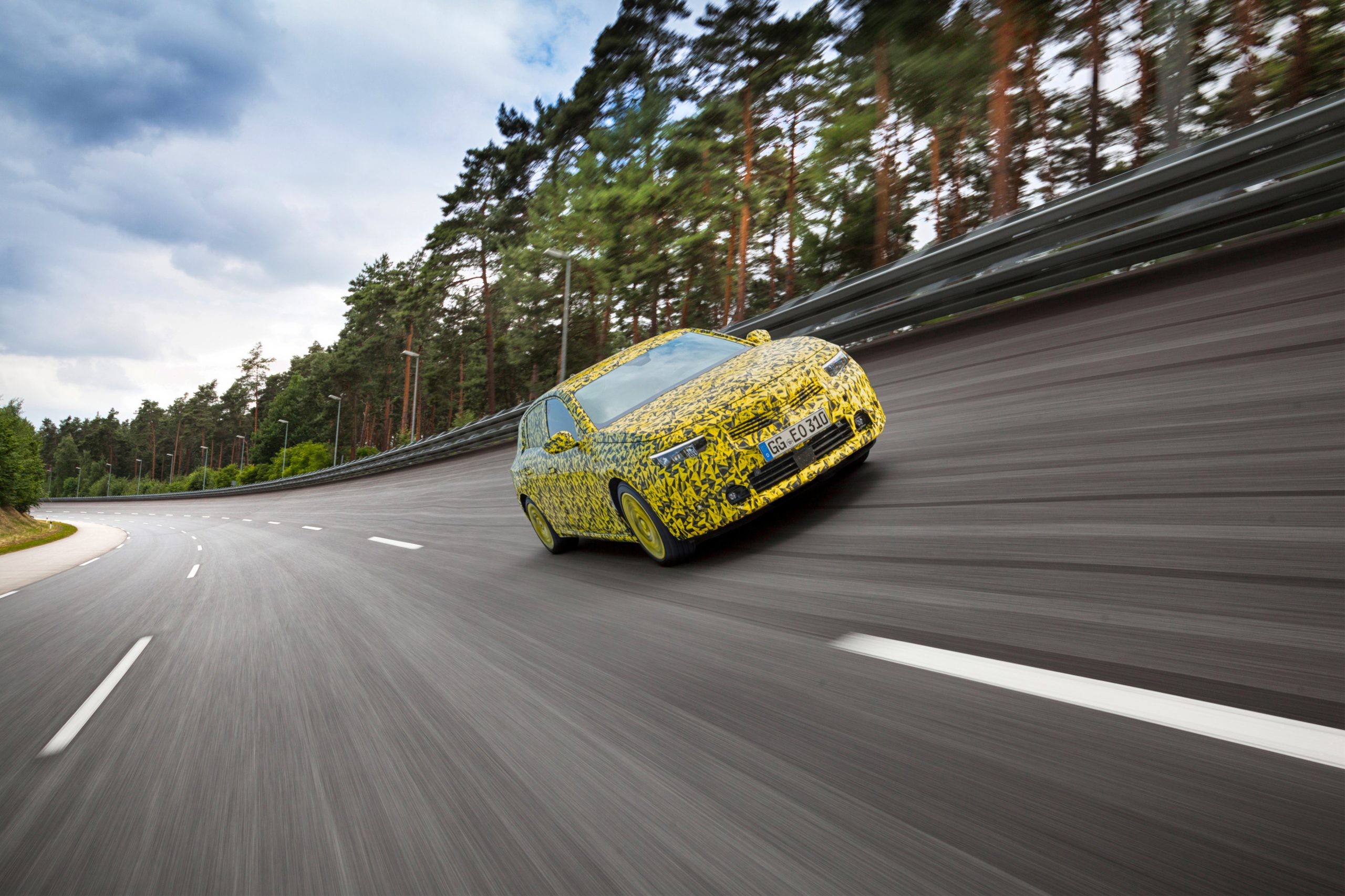 New images with the future Opel Astra.  What does camouflage hide?