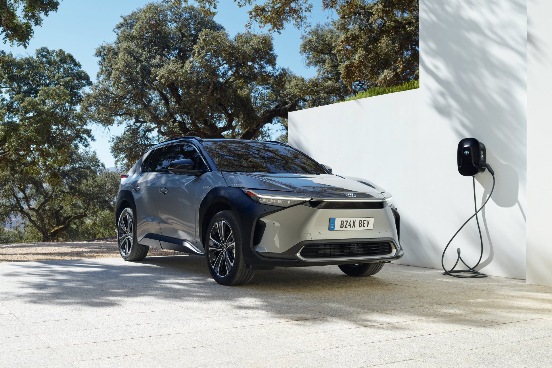 Toyota launches its first electric model with a strange name: bZ4x