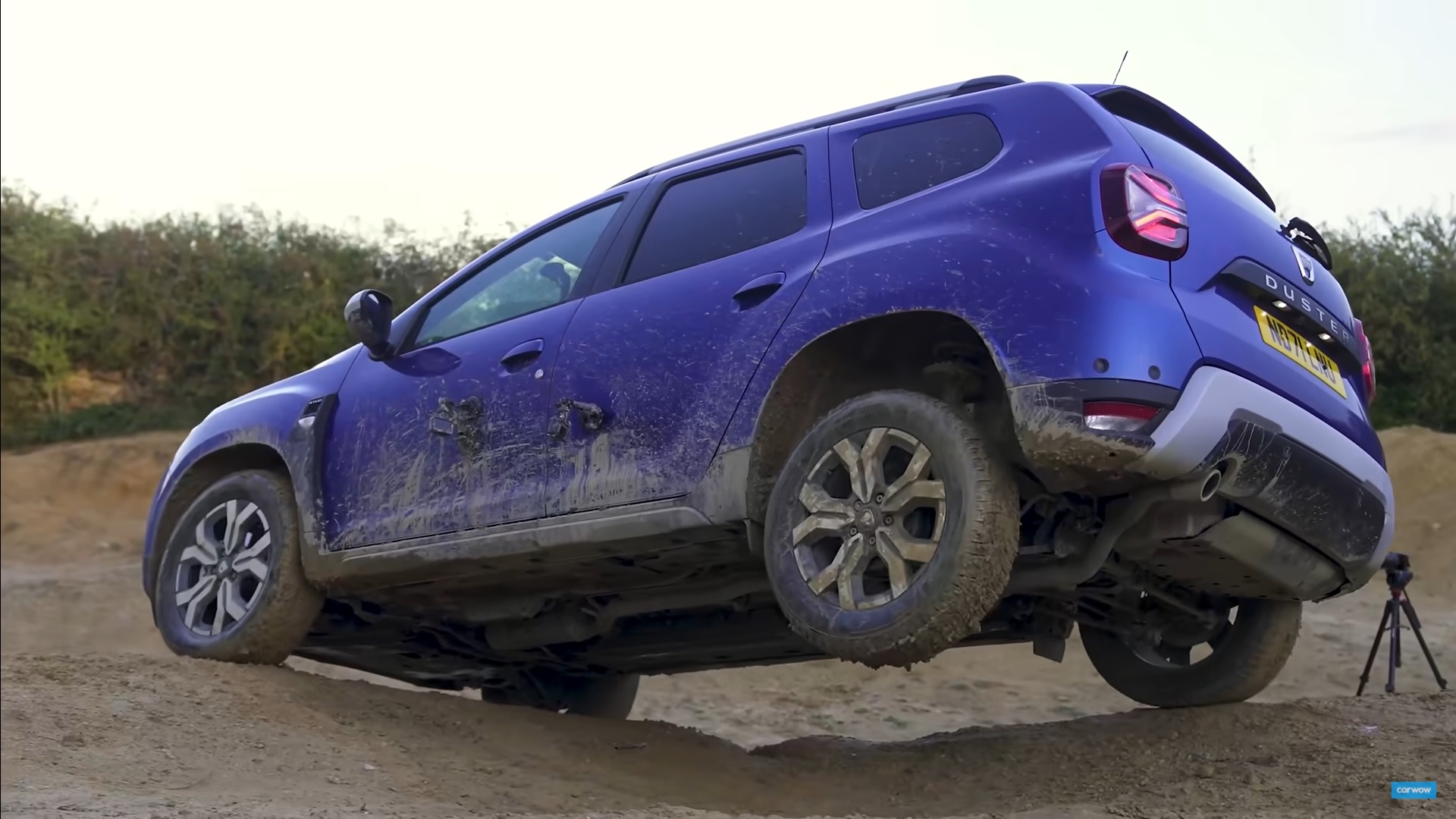 Off-road duel Dacia Duster 1.5 dCi – Audi RSQ8 V8 bi-turbo.  Who won?  (with video)