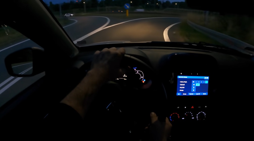 Speed ​​test with Dacia Spring in real traffic.  When the speedometer actually stops