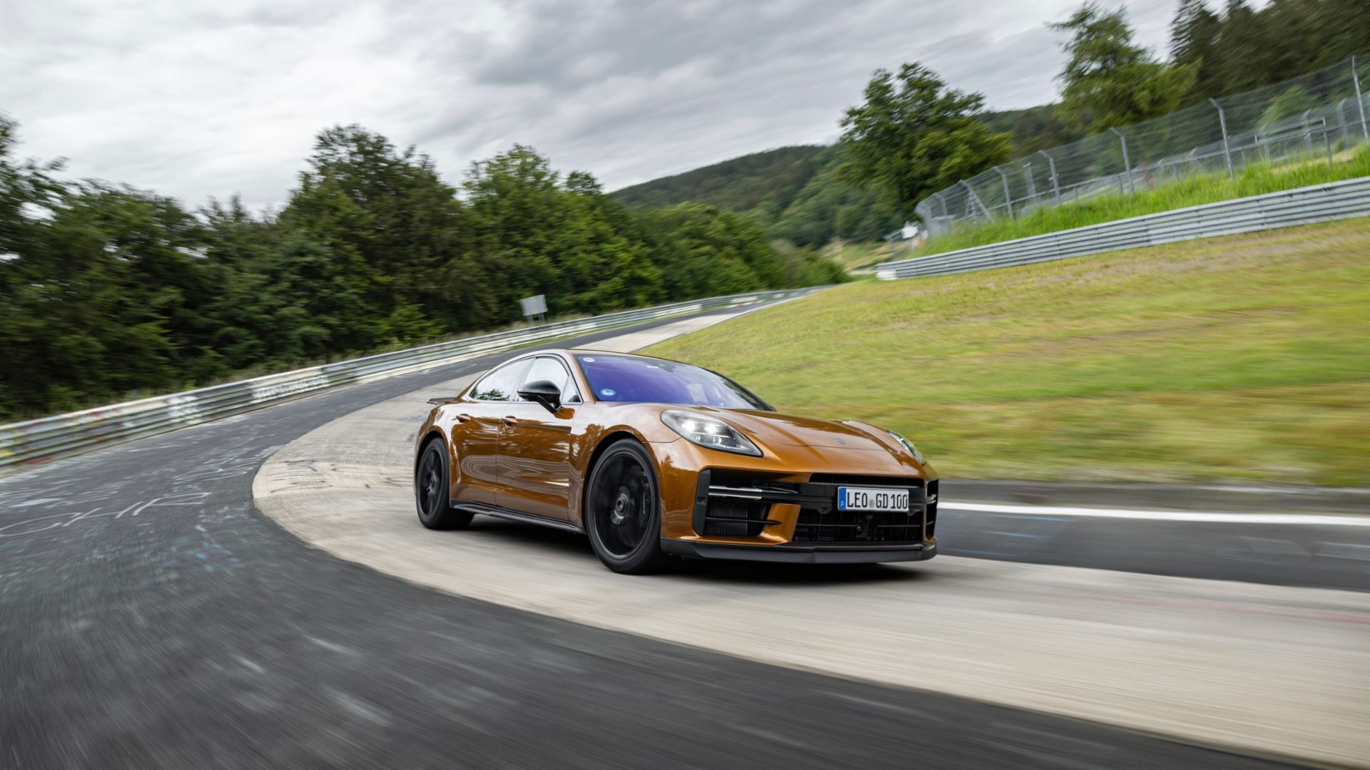 Noul Porsche Panamera Stabile Te Un Nou Record Pe Nurburgring