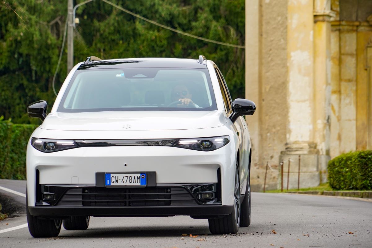 Noul Leapmotor C10 a obținut 5 stele la Euro NCAP. SUV-ul chinez intră pe piața electricelor din Europa – VIDEO